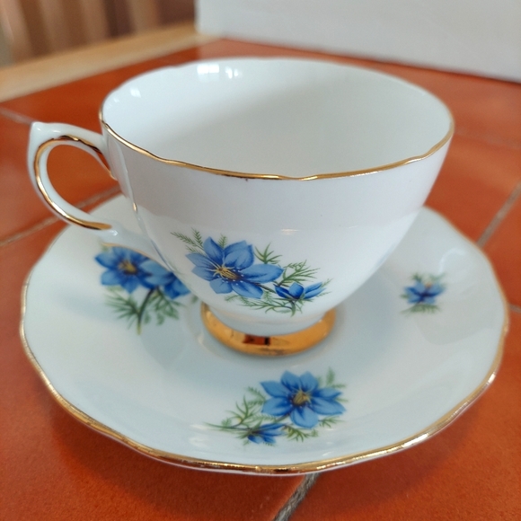 Colclough England Tea Cup & Saucer - Picture 2 of 11